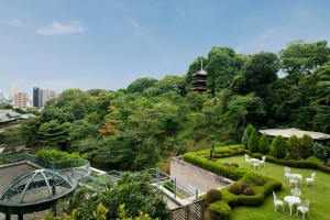 椿山荘「東京には、ひとを祝福する森がある。」 都心とは思えない、広大な庭園に抱かれたウエディングが叶います。